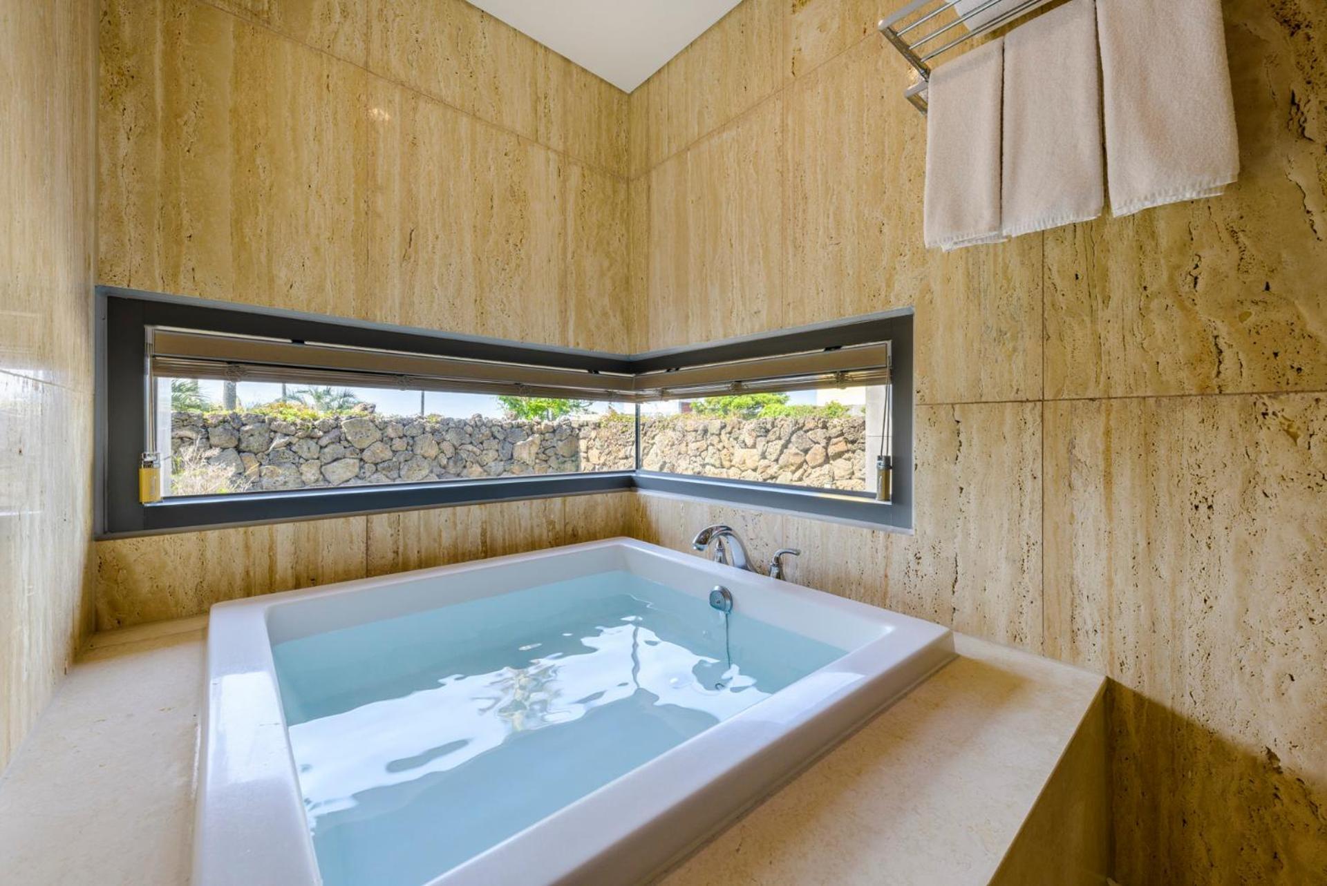 Stanford Hotel & Resort Jeju Exterior foto